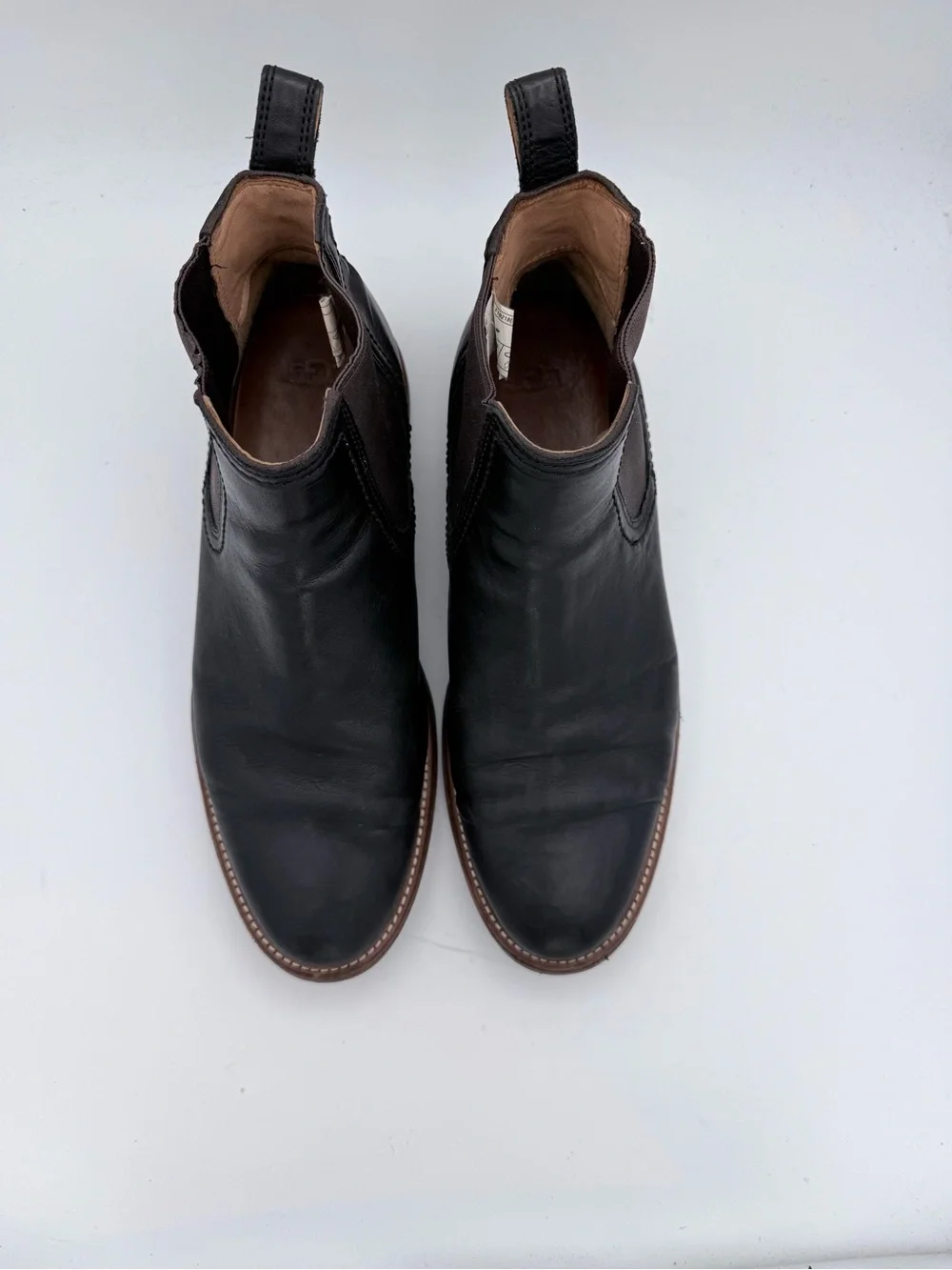 UGG - Men’s Biltmore Chelsea boots black leather slip on ankle boots size 10.5